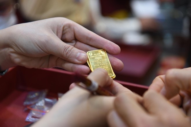 Gold bullion for sale online at two more banks